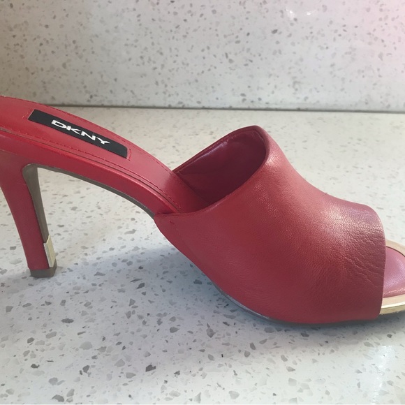 Brand new  DKNY sandals, red color, size 6 in box. - Picture 5 of 6